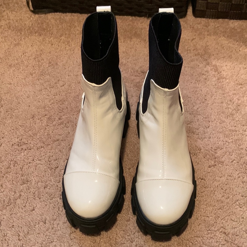 Circus by Sam Edelman Davina Cap Toe Lug Sole boots